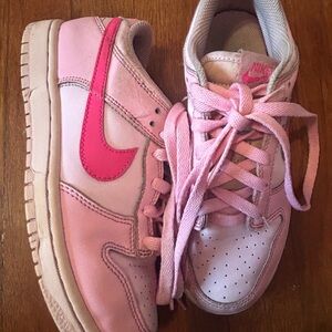 Triple pink Nike dunks size 3Y